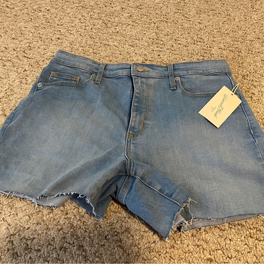 Ladies Universal Thread size 12/31R cut off Jean shorts